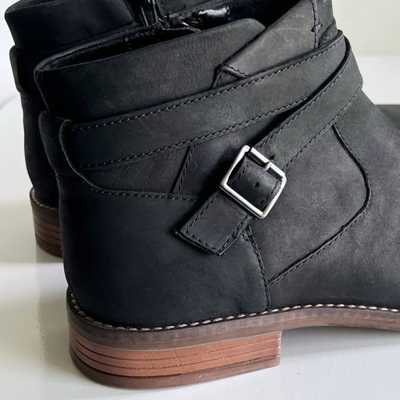 Clarks Women's Camzin Dime Black Leather Ankle Boot Size 9M Buckle Booties - Picture 2 of 16